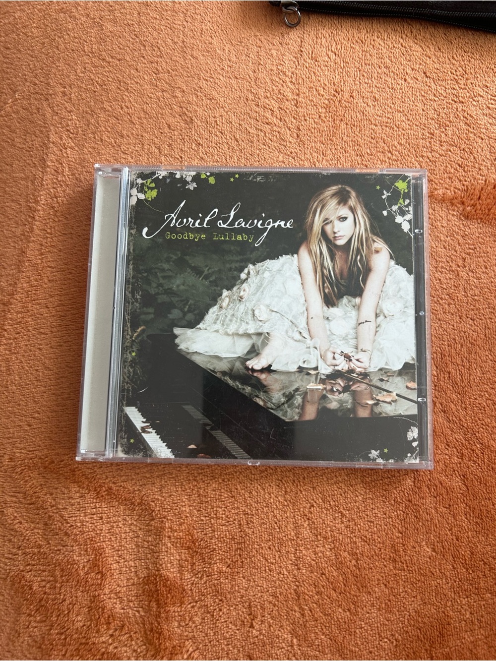 Avril Lavigne Goodbye Lullaby CD - White Cover